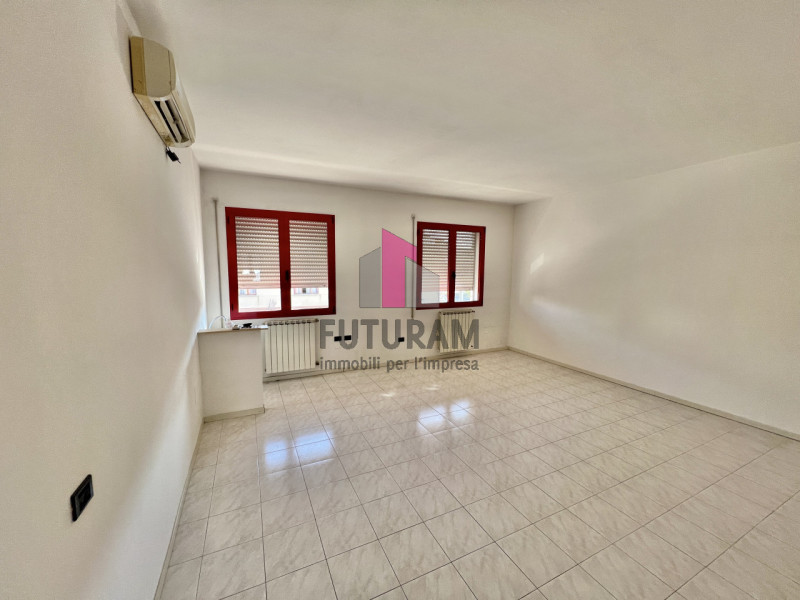 Immagine 6 di Ufficio in affitto  in via degli aceri a Sarcedo