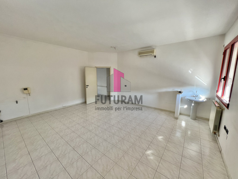 Immagine 8 di Ufficio in affitto  in via degli aceri a Sarcedo