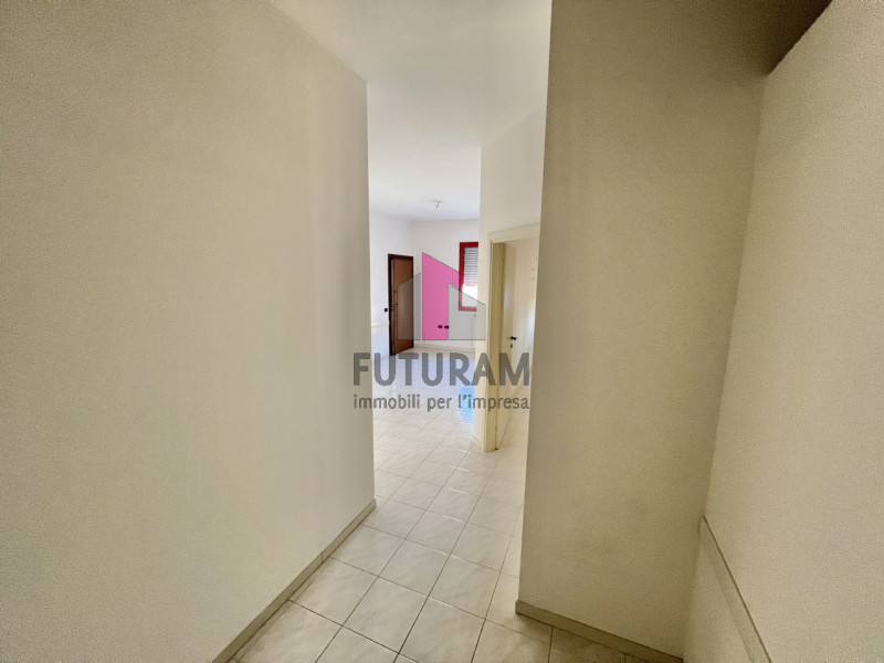 Immagine 13 di Ufficio in affitto  in via degli aceri a Sarcedo