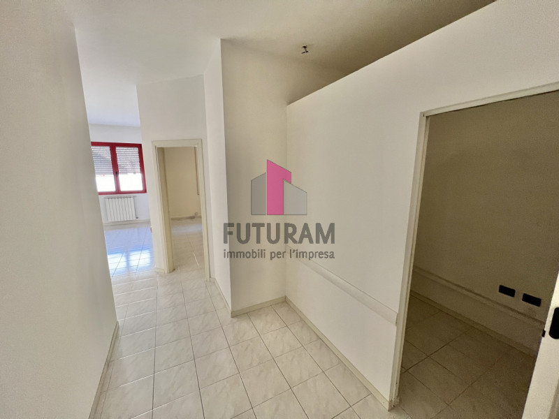 Immagine 15 di Ufficio in affitto  in via degli aceri a Sarcedo