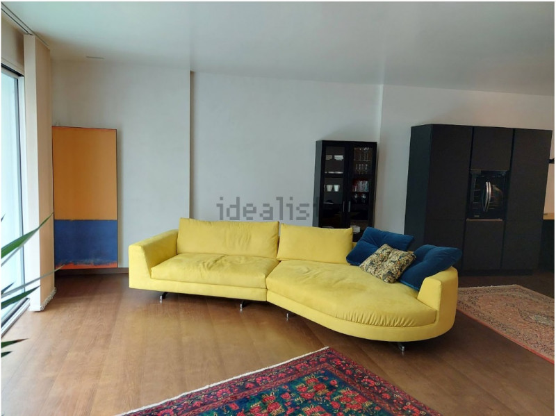 Immagine 3 di Loft/Open space in vendita  in Via Umberto I a Padova