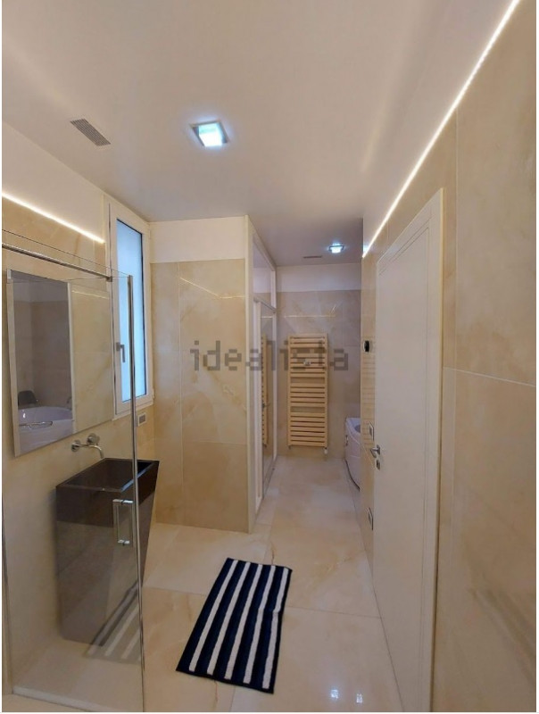 Immagine 5 di Loft/Open space in vendita  in Via Umberto I a Padova