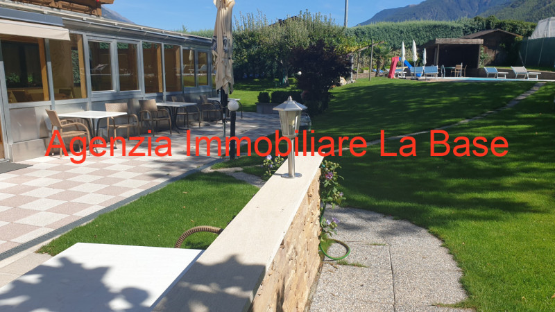 Immagine 2 di Hotel in vendita  in Via Cavour a Laces .Latsch.