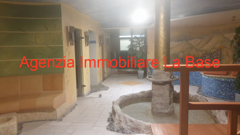 Immagine 4 di Hotel in vendita  in Via Cavour a Laces .Latsch.