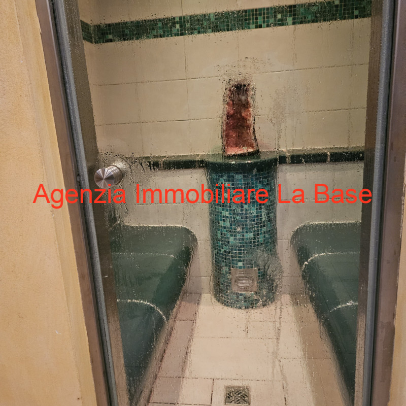 Immagine 9 di Hotel in vendita  in Via Cavour a Laces .Latsch.