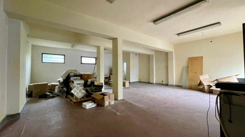 Immagine 1 di Negozio in vendita  in Via Staffette Partigiane a Carpi