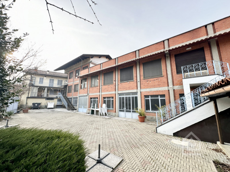 Immagine 3 di Attività commerciale in vendita  in Via Roma 1 a Berzano Di San Pietro