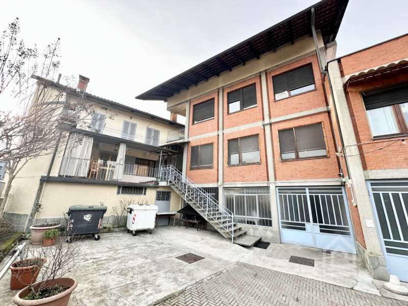 Immagine 4 di Attività commerciale in vendita  in Via Roma 1 a Berzano Di San Pietro