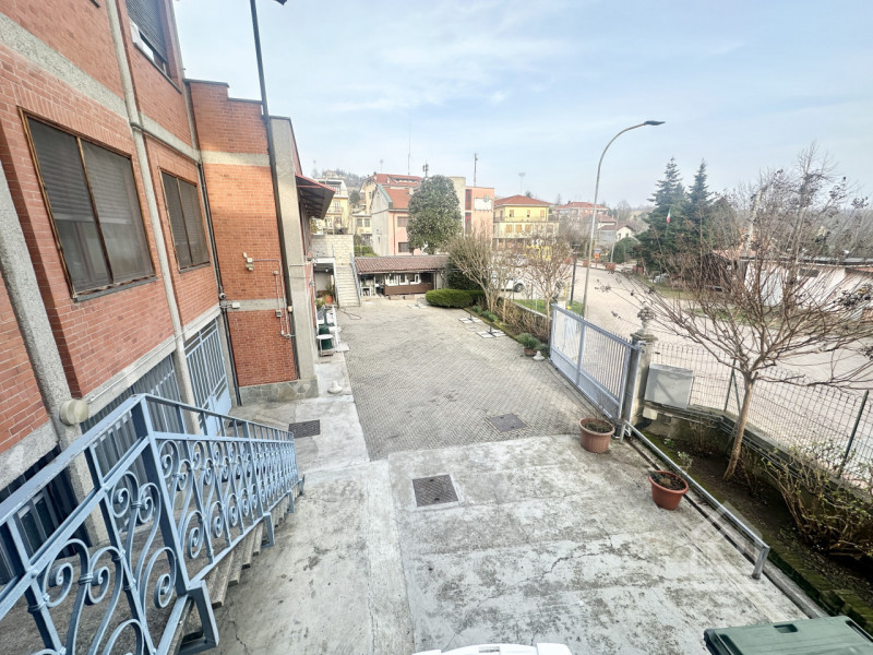Immagine 5 di Attività commerciale in vendita  in Via Roma 1 a Berzano Di San Pietro