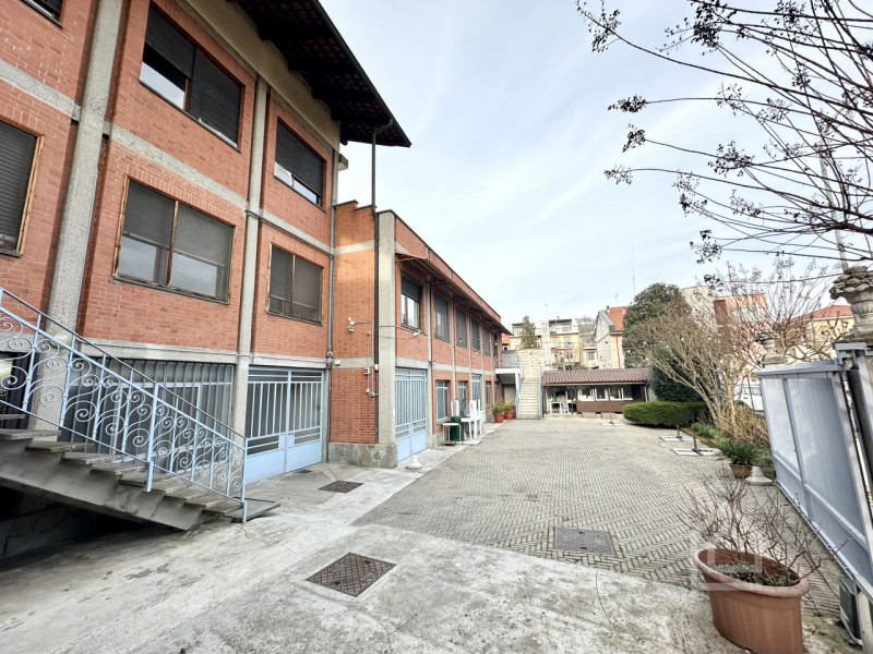 Immagine 15 di Attività commerciale in vendita  in Via Roma 1 a Berzano Di San Pietro