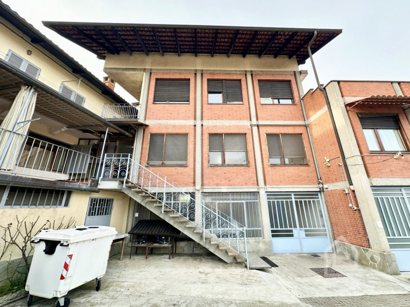 Immagine 18 di Attività commerciale in vendita  in Via Roma 1 a Berzano Di San Pietro