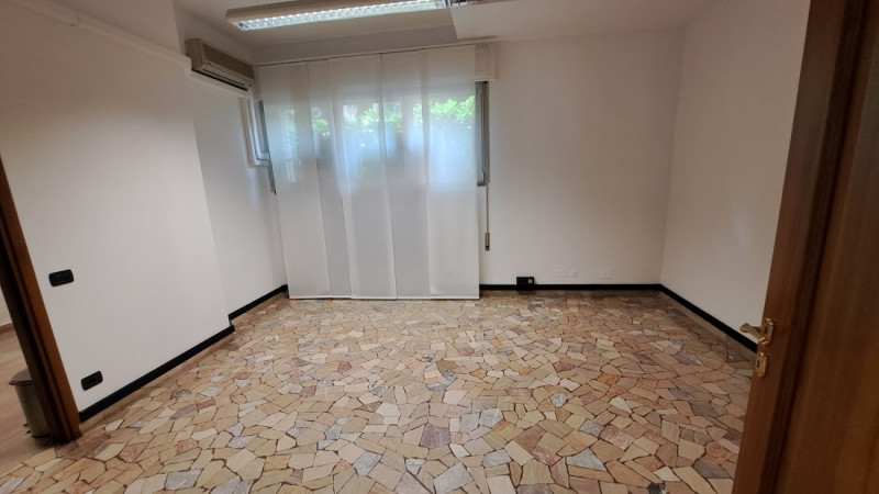 Immagine 4 di Ufficio in affitto  in Viale Trieste a Vicenza