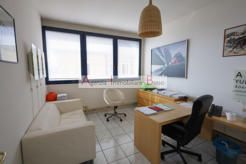 Immagine 13 di Ufficio in affitto  in VIA PANA' a Padova