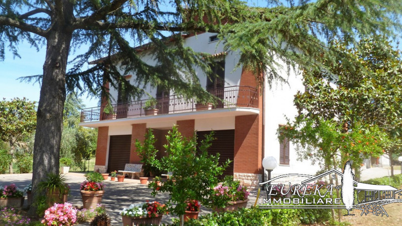 Immagine 1 di Villa in vendita  a Panicale