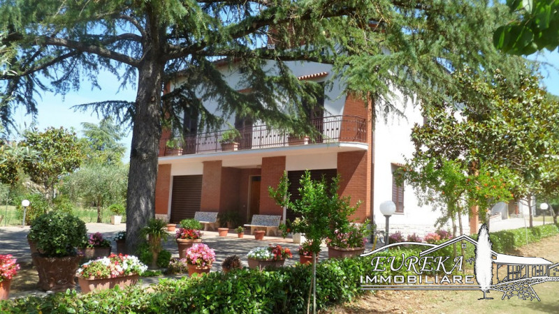 Immagine 2 di Villa in vendita  a Panicale