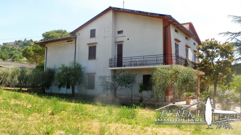 Immagine 3 di Villa in vendita  a Panicale