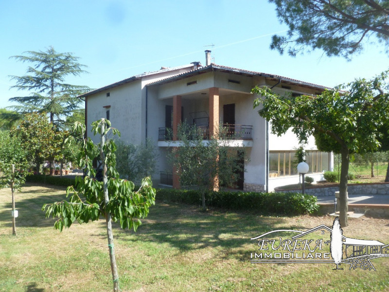 Immagine 6 di Villa in vendita  a Panicale