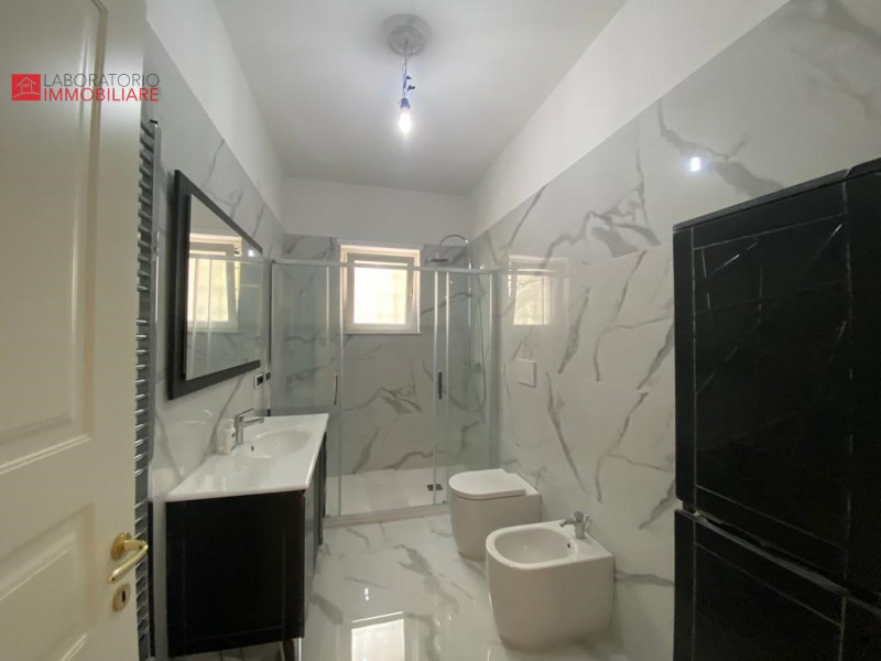 Immagine 35 di Appartamento in vendita  in Via Salvatore Grande a Lecce