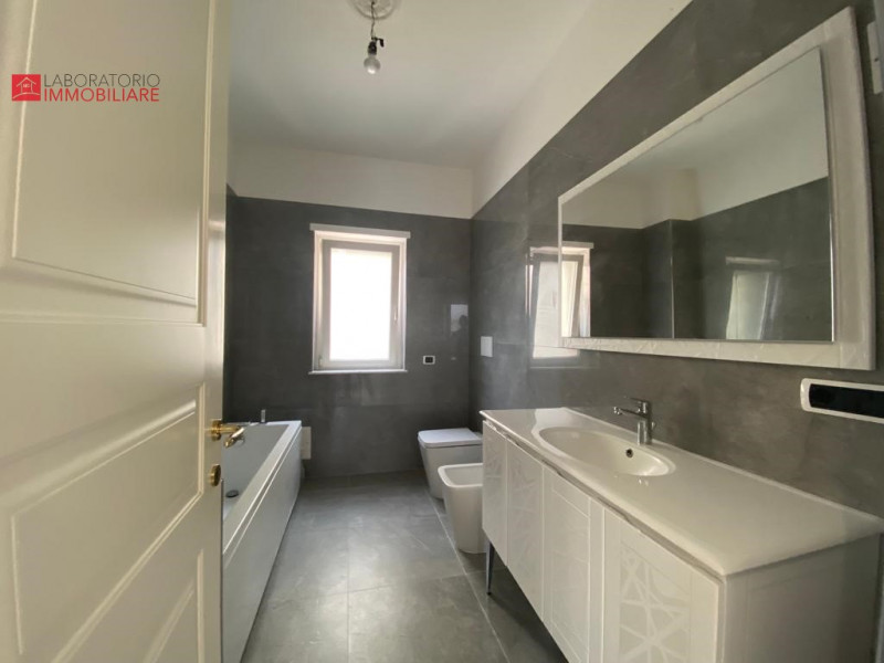 Immagine 48 di Appartamento in vendita  in Via Salvatore Grande a Lecce