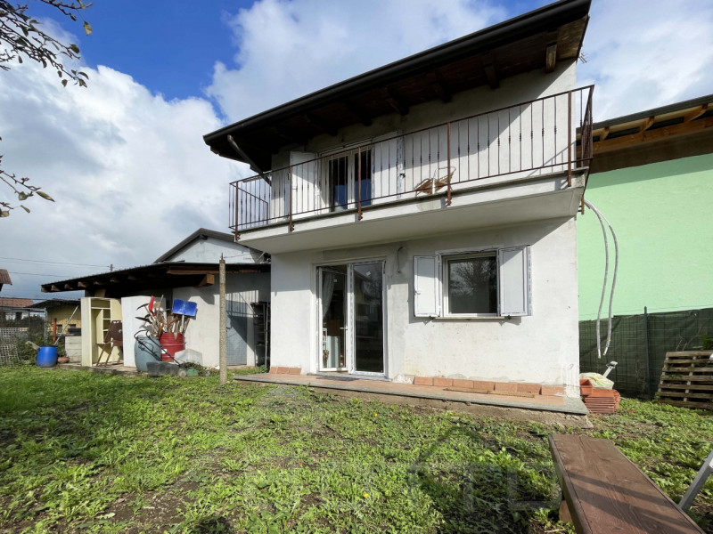 Immagine 1 di Casa indipendente in vendita  in via sant ambrogio n 9 a Fontaneto D'agogna