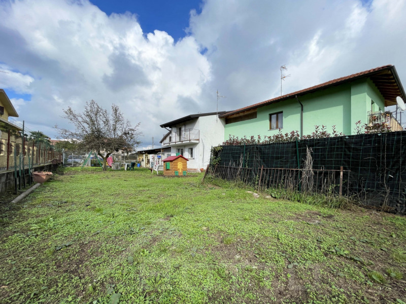 Immagine 2 di Casa indipendente in vendita  in via sant ambrogio n 9 a Fontaneto D'agogna