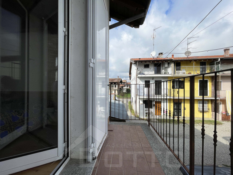 Immagine 13 di Casa indipendente in vendita  in via sant ambrogio n 9 a Fontaneto D'agogna