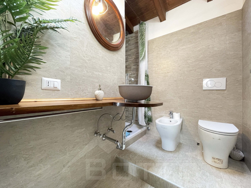 Immagine 15 di Casa indipendente in vendita  in via sant ambrogio n 9 a Fontaneto D'agogna