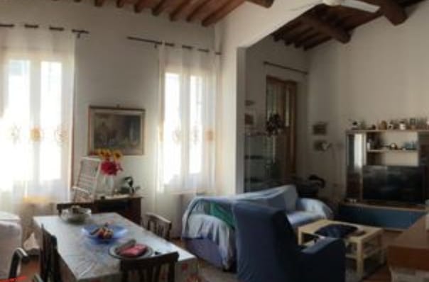 Immagine 2 di Appartamento in vendita  in VIA LARGO SPONTINI a Firenze