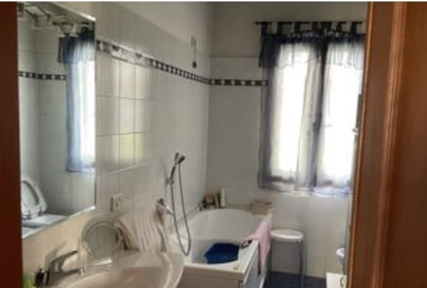 Immagine 17 di Appartamento in vendita  in VIA LARGO SPONTINI a Firenze