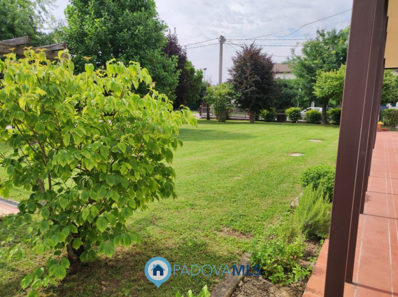 Immagine 4 di Villa in vendita  in Via Manzoni a Albignasego