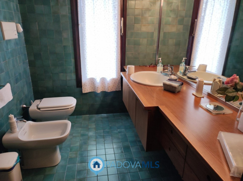 Immagine 18 di Villa in vendita  in Via Manzoni a Albignasego