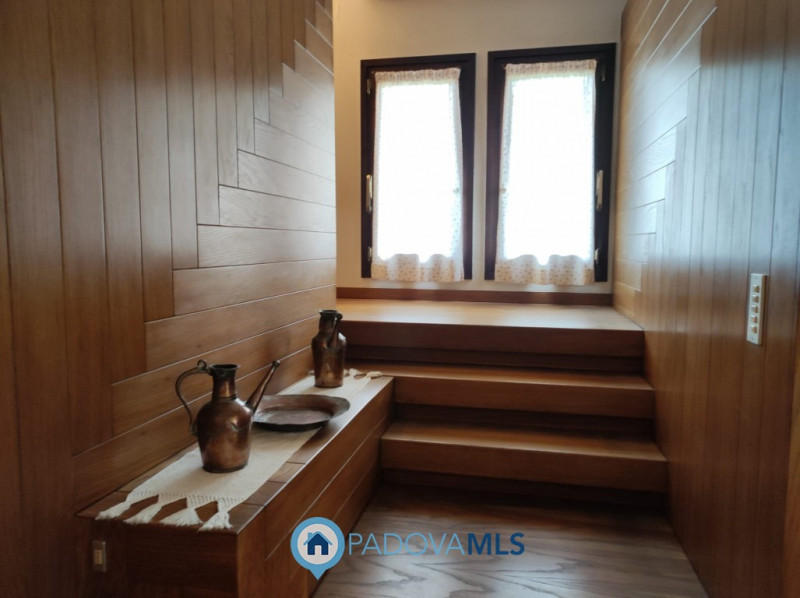 Immagine 19 di Villa in vendita  in Via Manzoni a Albignasego