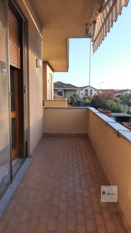 Immagine 13 di Villa in vendita  in via marche a Castano Primo