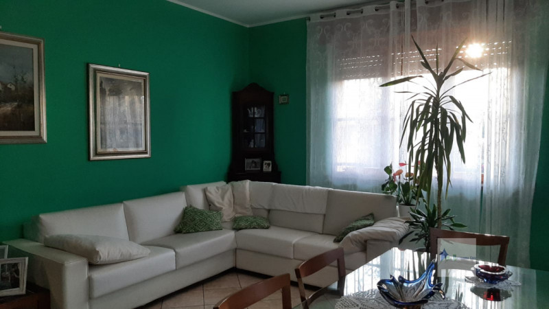 Immagine 16 di Villa in vendita  in via marche a Castano Primo