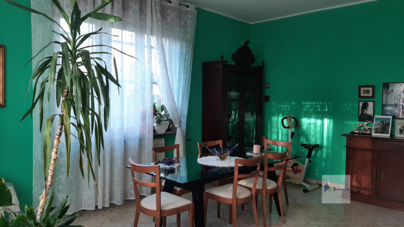 Immagine 17 di Villa in vendita  in via marche a Castano Primo