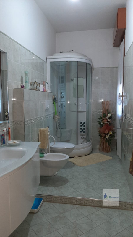 Immagine 20 di Villa in vendita  in via marche a Castano Primo