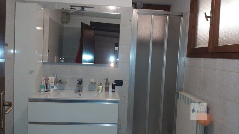 Immagine 27 di Villa in vendita  in via marche a Castano Primo