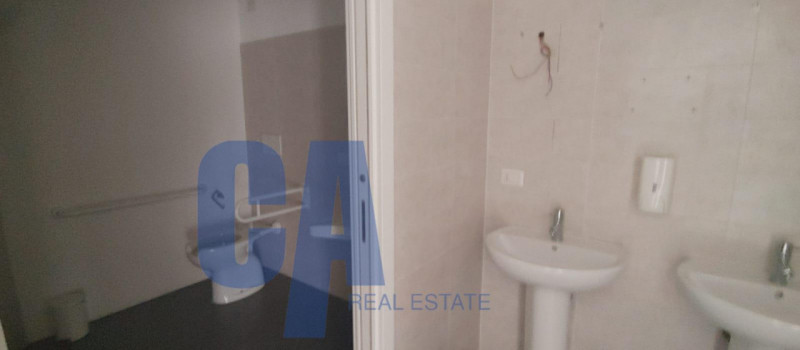 Immagine 11 di Ufficio in affitto  in VIA TONALE a Milano