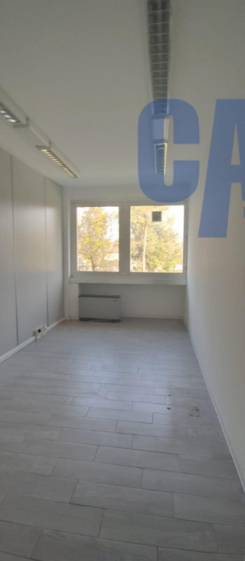 Immagine 12 di Ufficio in affitto  in VIA TONALE a Milano