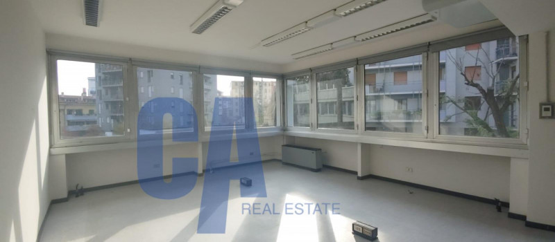 Immagine 7 di Ufficio in affitto  in VIA TONALE a Milano