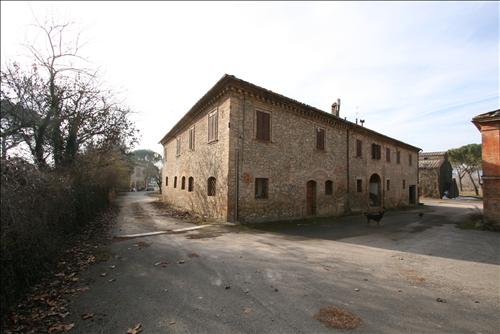 Immagine 3 di Attività commerciale in vendita  a Siena