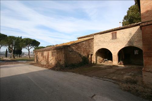 Immagine 8 di Attività commerciale in vendita  a Siena