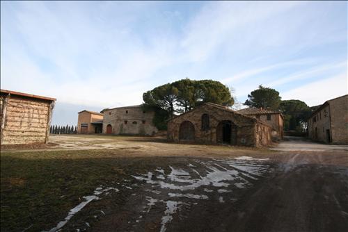 Immagine 13 di Attività commerciale in vendita  a Siena