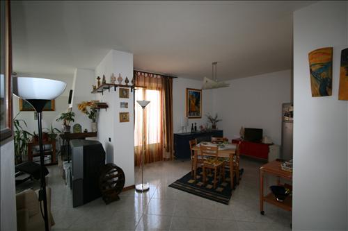 Immagine 2 di Appartamento in vendita  a Sinalunga