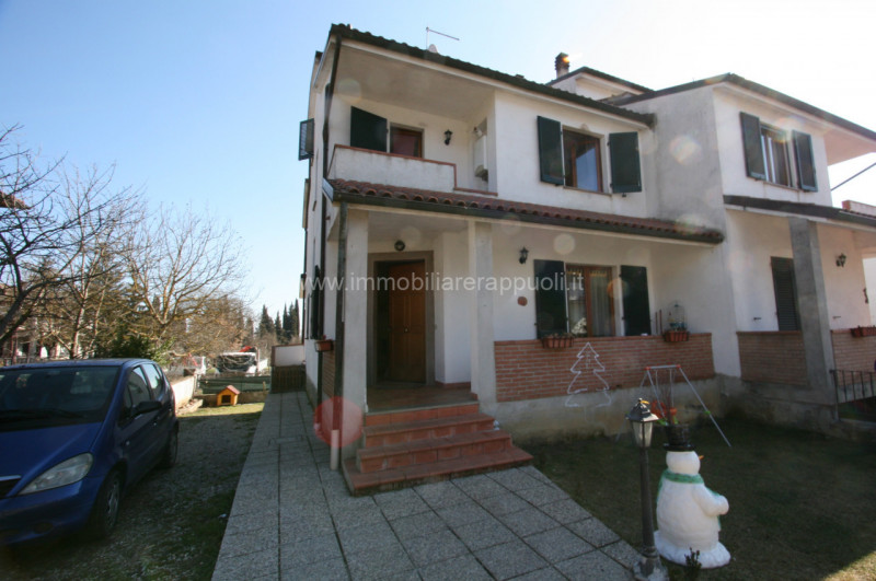 Immagine 1 di Villetta a schiera in vendita  a Sinalunga