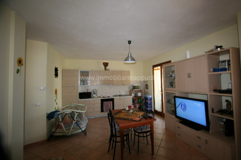 Immagine 2 di Villetta a schiera in vendita  a Sinalunga