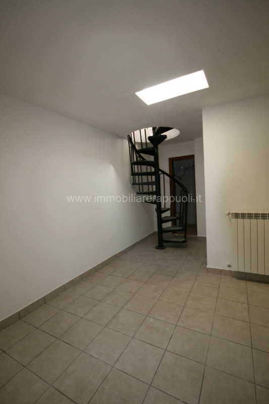 Immagine 4 di Appartamento in vendita  a Lucignano