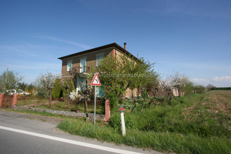 Immagine 2 di Casa indipendente in vendita  a Sinalunga