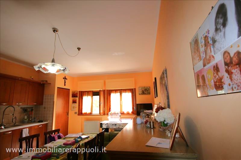 Immagine 2 di Appartamento in vendita  a Sinalunga