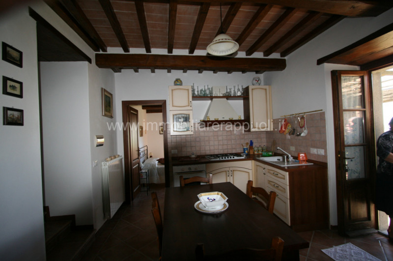 Immagine 8 di Rustico / casale in vendita  a Cortona